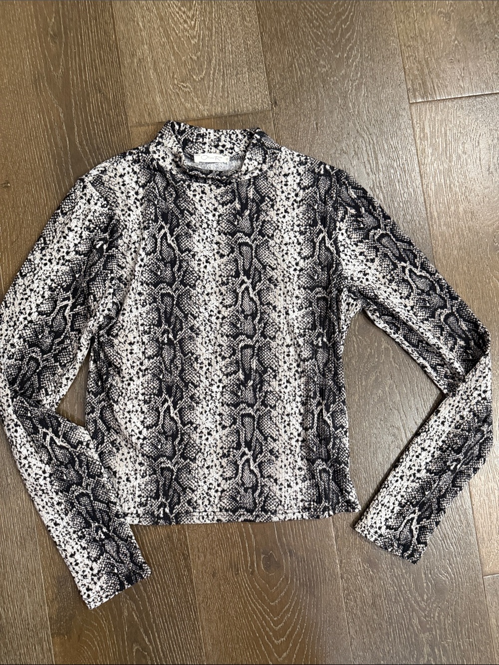 Olivia Rae Black & White Snake-Print Ribbed Long Sleeve Top